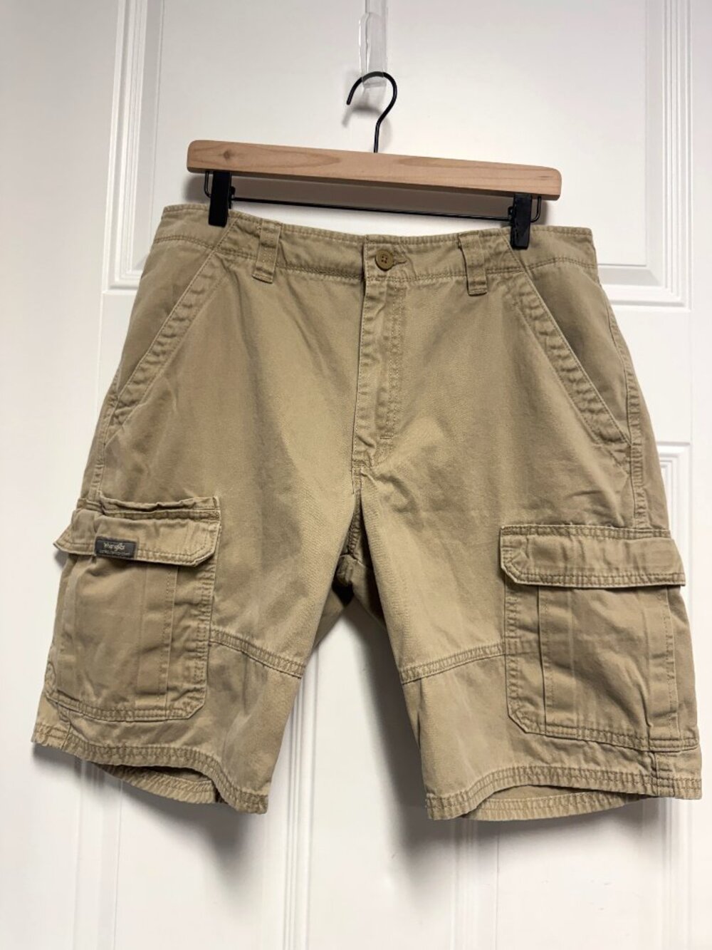 Men's Wrangler Cargo Twill Khaki Shorts, 34" W, 10" L